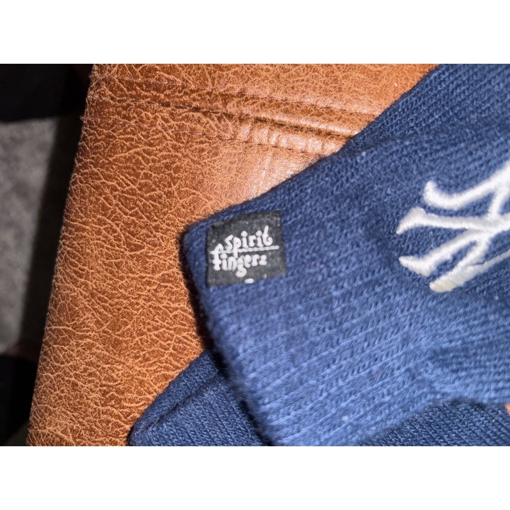 Spirit Fingers New York Yankees Pom Pom Gloves Navy White Women's One Size - Picture 2 of 3